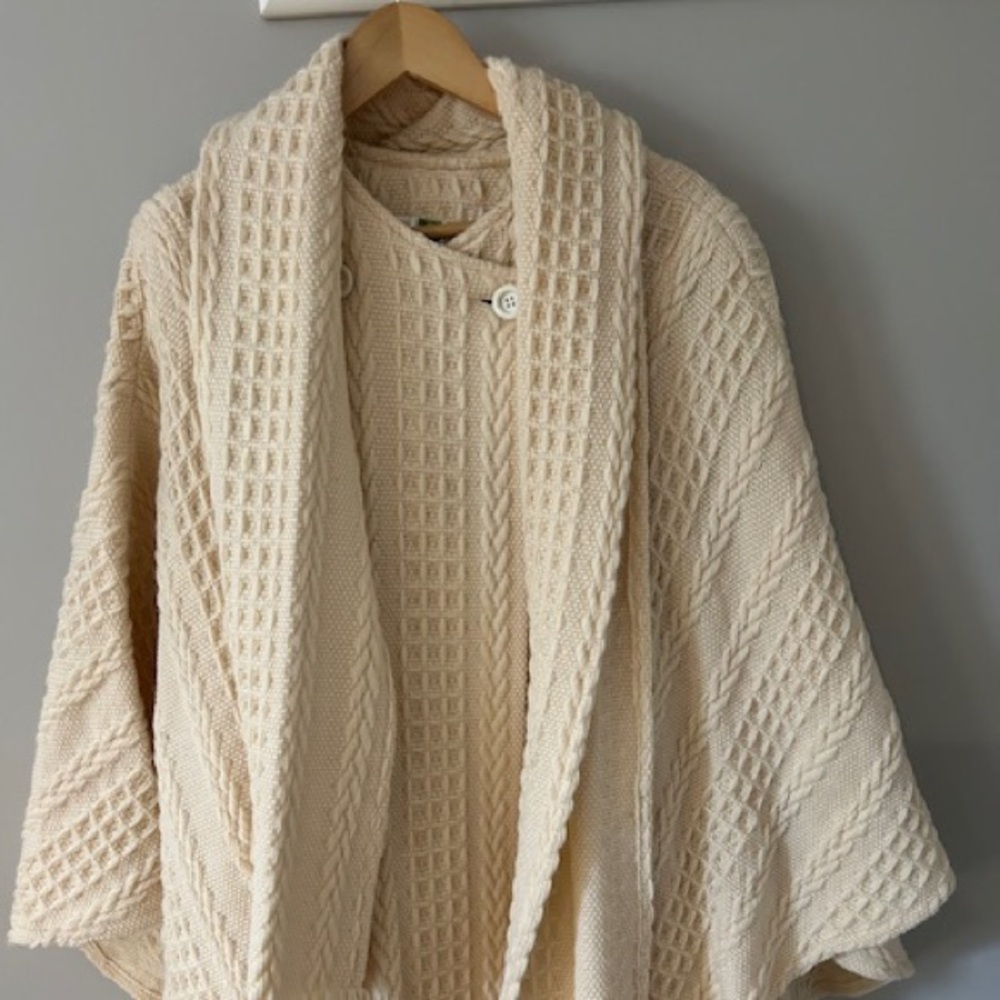 BRANIGAN WEAVERS HEAVY WOOL CAPE WITH HIDDEN POCKETS AND ATTACHED SCARF